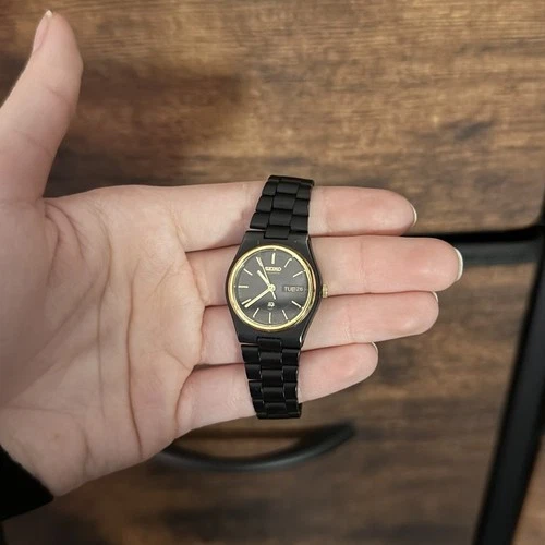 Seiko SQ Quartz Women's vintage Black Gold Wristwatch *BATTERY DEAD*