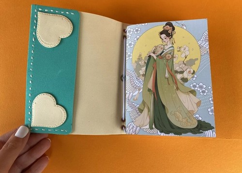 Agenda “MIDORI” con tema romantica geisha handmade - Foto 2 di 6