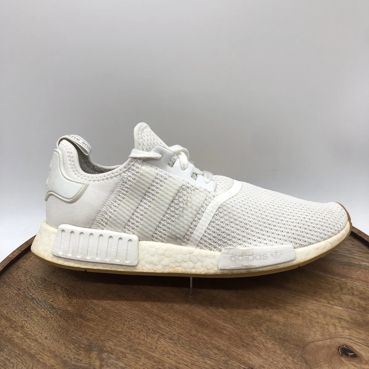 Golpe fuerte huella Naufragio Adidas NMD R1 Men Size 11 Shoes Cloud White Gum Sole Knit Boost Sneakers  D96635 | eBay