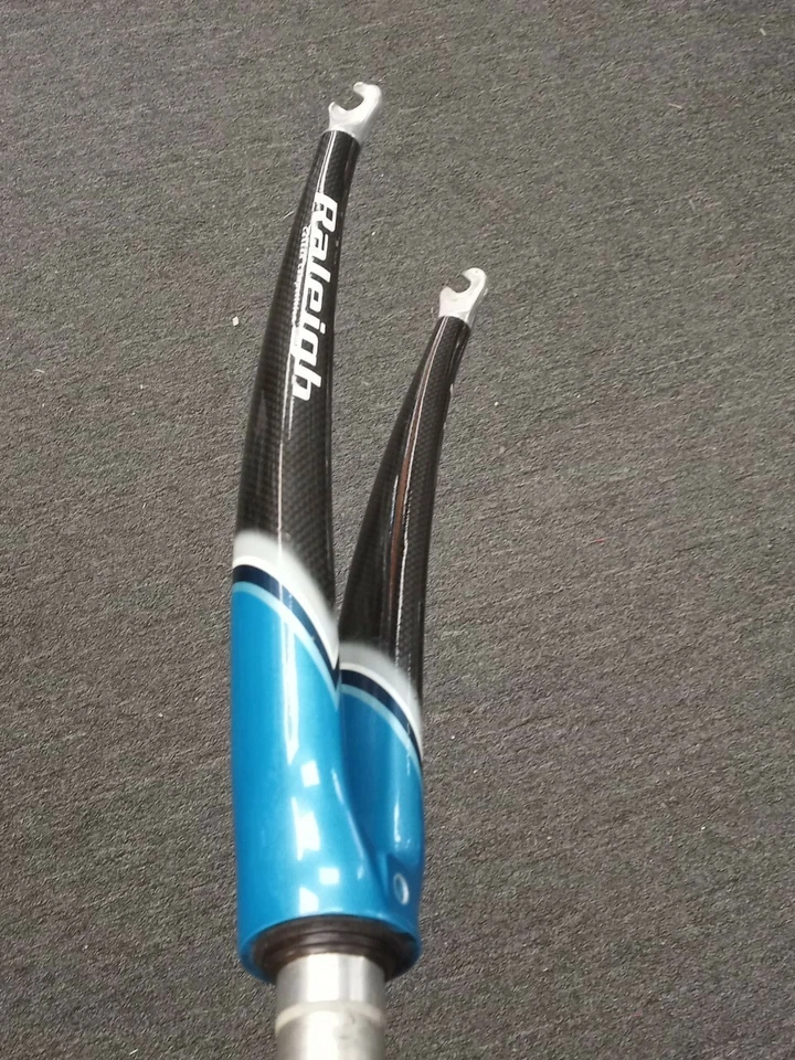 HORQUILLA DE CARRETERA RALEIGH CARBON COMPETITION 1 1/8" X SUPER LARGA 258 MM DIRECCIÓN 650C NUEVA  Foto 2 de 4