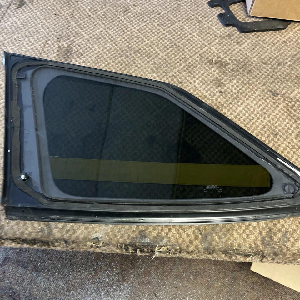 Subaru Outback 2013 lado del pasajero cuarto de vidrio Foto 4 de 4