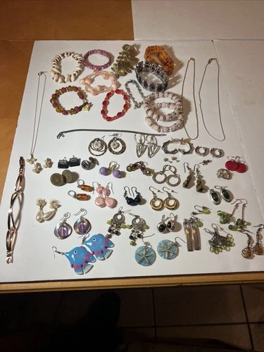 Lot 16 vintage costume jewelry 40+ Pc