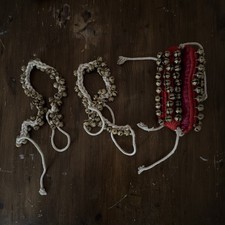 Kathak Tańczące dzwony Ghungroos 2 pary, jeden czerwony 60 dzwonów - jeden biały 100 dzwonów