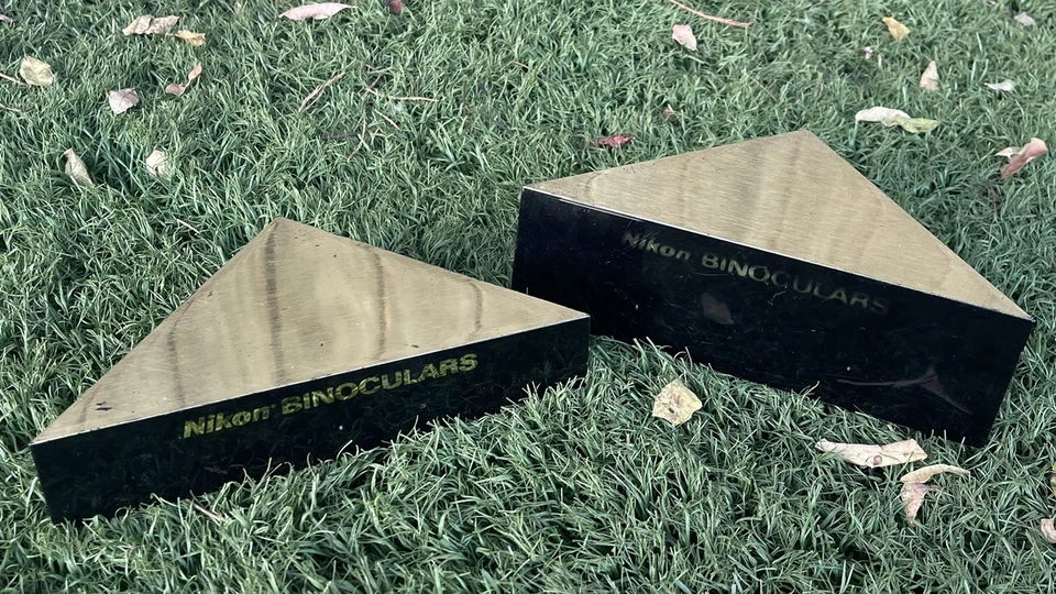 2 ВИНТАЖНЫХ Бинокля NIKON Магазин Витринные Стойки Золотые и Черные Коллекционные Редкие - Изображение 2 из 4