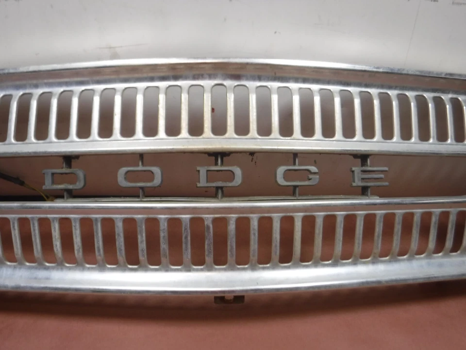 Dodge B100 B200 B300 71-73 Mopar Van Tradesman Sportsman parrilla OEM envío gratuito Foto 4 de 4