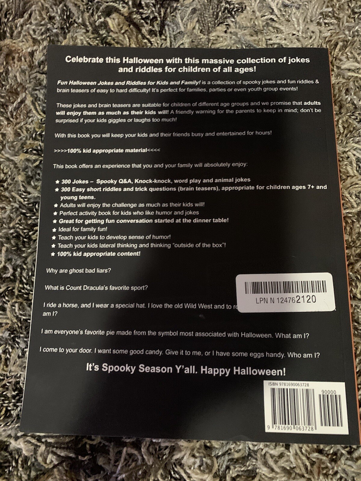 Fun Halloween Jokes and Riddles for Kids and Family! : 300 Trick or Treat  Jokes and 300 Spooky Riddles and Trick Questions That Kids and Family Will  Enjoy - Ages 5-7 7-9