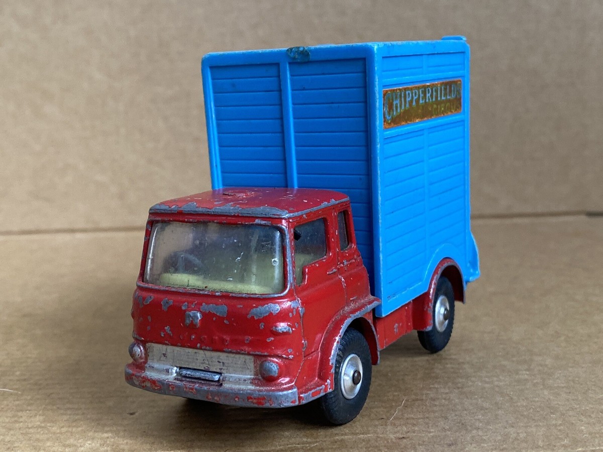 Le Bedford et sa semi bétaillère Chipperfields Circus de Corgi Toys