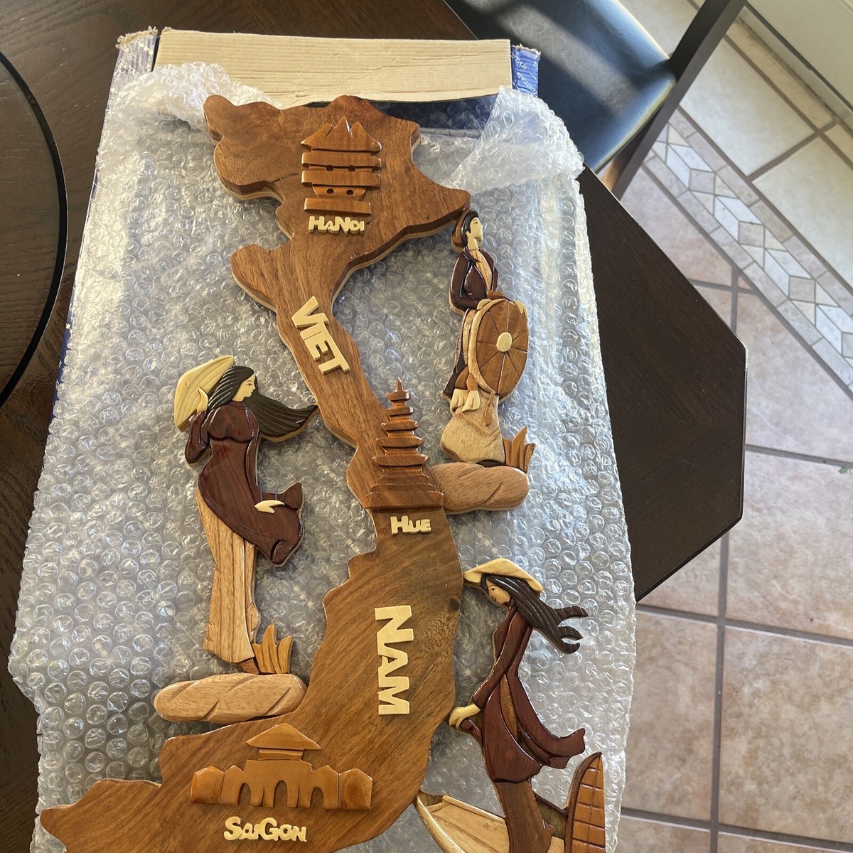 Vietnam War 木製盾型 地図レリーフ ヴィンテージ MCM Vietnam Country Map 3D Wood Carving Women Major Cities Vintage