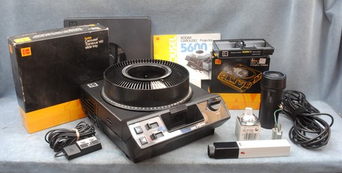 KODAK CAROUSEL 5600 35MM SLIDE PROJECTOR KIT W/LENS, XTRA BULB, LENS, MORE