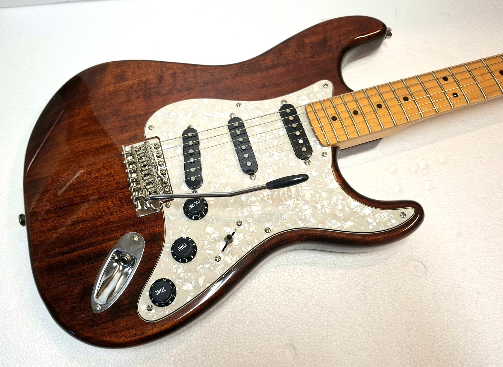 Custom Fender STRATOCASTER Alder w/Walnut Finish 70s Squier Classic Vibe *LOOK!