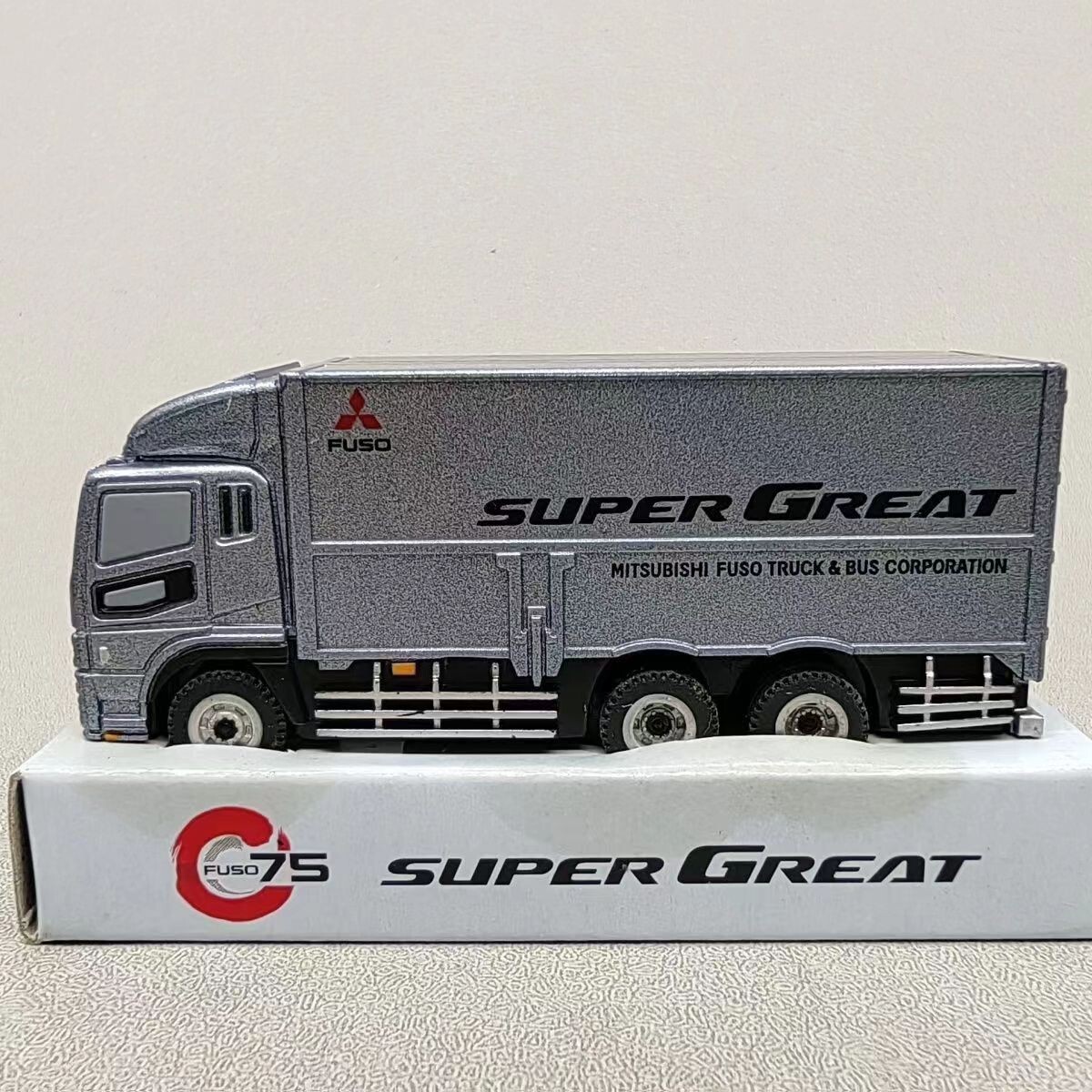 FUSO SUPER GREAT ミニカー Amazon | 三菱ふそう スーパーグレート ミニカー トラック