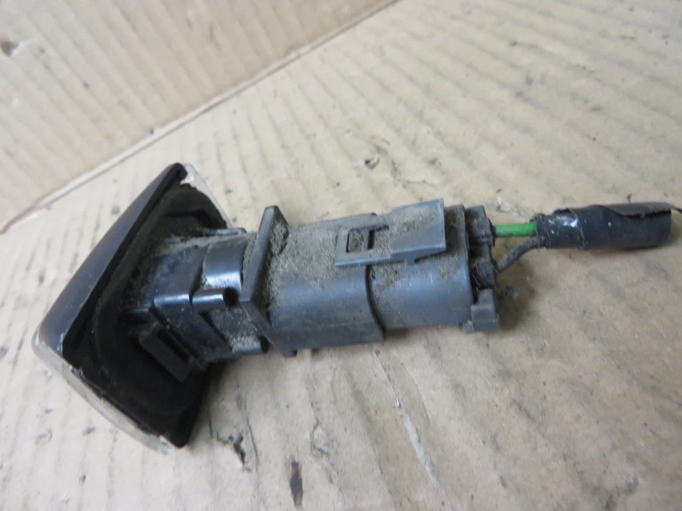 LUZ MARCADOR GUARDABARROS VOLVO S 70 V 70 98-00 CUPÉ 01-02 CONVERTIBLE 01-03 40 00-03 Foto 2 de 3