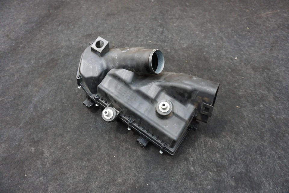 Right Engine Air Filter Cleaner Box Assembly 13717593190 BMW 760i F02 2010-14 - Image 4 of 4