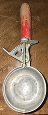 VINTAGE ICE CREAM SCOOP SCOOPER ROBERTS JAPAN RED WOOD HANDLE (WORKS)