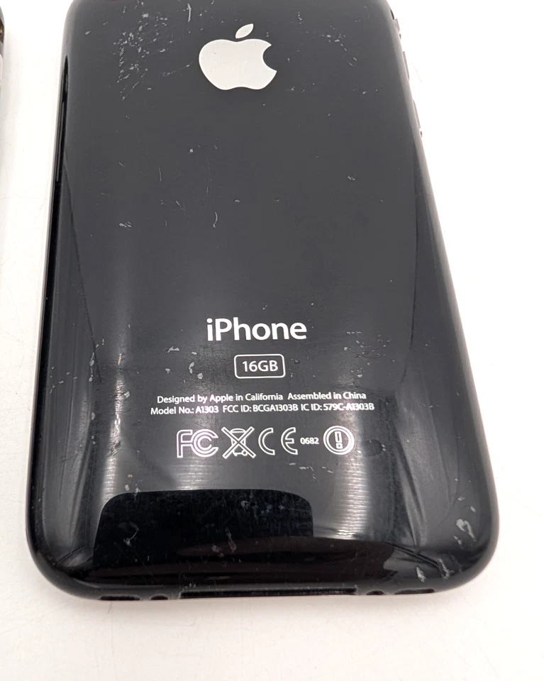 Lot of 2 Apple iPhone 3GS 16 GB Model A1303B **Untested As Is***, Or For Parts - Image 3 of 4