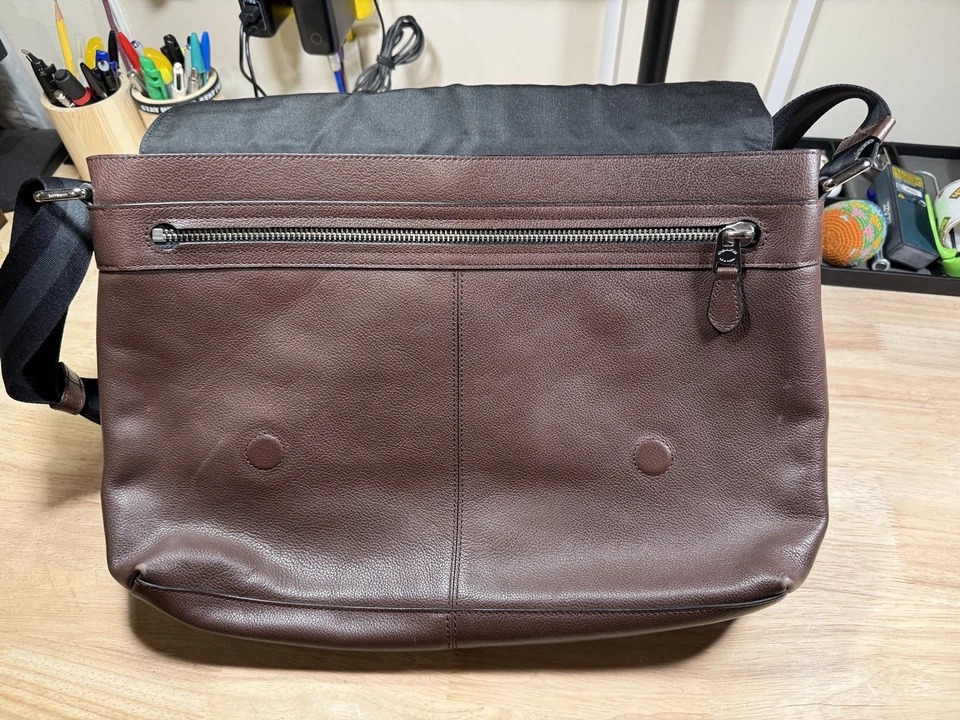 Auténtico bolso mensajero de cuero marrón Coach con correa para el hombro Foto 2 de 4