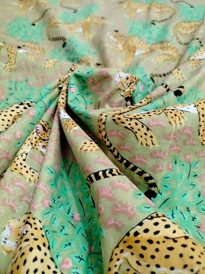 Telas de costura de tela de algodón impresas a mano de tigre beige indio de 25 yardas Foto 2 de 4