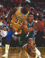 MUGGSY BOGUES CHARLOTTE HORNETS LEGEND SIGNED 8x10 PHOTO 4 w/COA WAKE FOREST