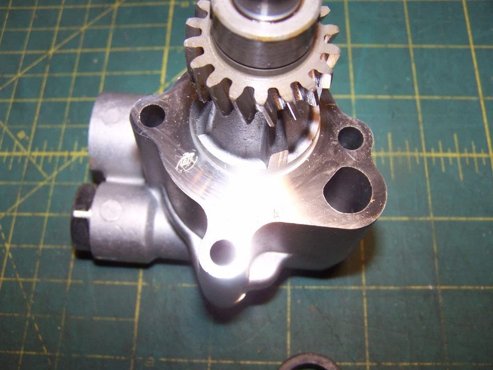 Bomba de aceite de motor MELLING M92A para camioneta Chevrolet LUV, Isuzu ALUMINIO Foto 2 de 4