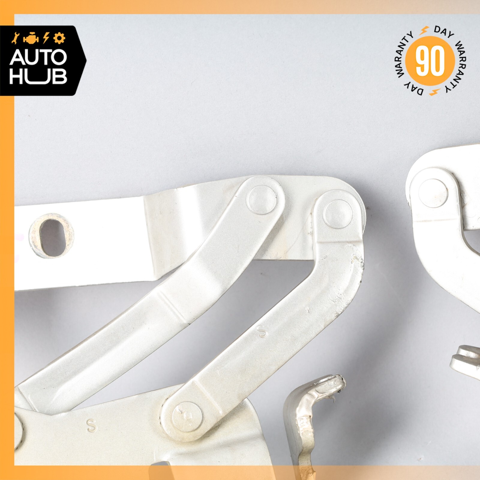 Maserati Quattroporte M139 GranCabrio Hood Hinge Bracket Left and Right Side Set