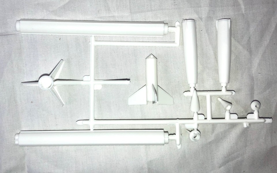 Maquette Revell AerobeeHi H-1814 - Fusée échelle 1/40 - Kit Vintage 1958/1996 Neuf Sous Blister
