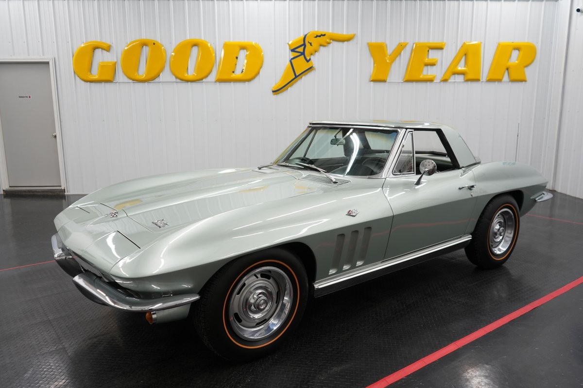 1970 Yellow Chevrolet Corvette   | C3 Corvette Photo 3