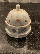 Vintage Prestige Place Venetian Collection Porcelain Trinket Box