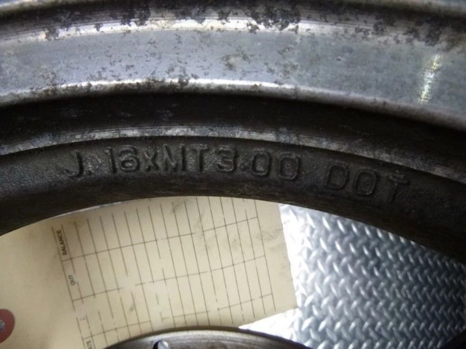 84 Kawasaki LTD 700 roda traseira e rotor reto 16 x 3,00 TRSH DV - Imagem 2 de 4