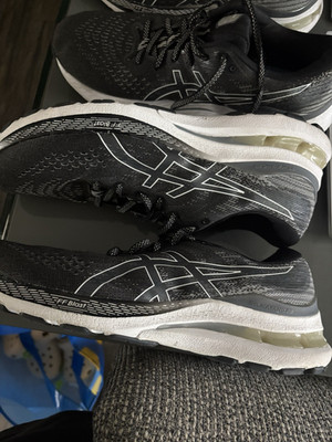 ASICS Gel-Kayano 28 Men's Black/White Low Top Lace Up Running Sneakers
