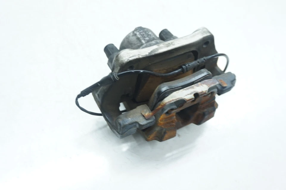 Pinza de freno delantera izquierda BMW 230i F23 2017-2021 OEM Foto 2 de 4