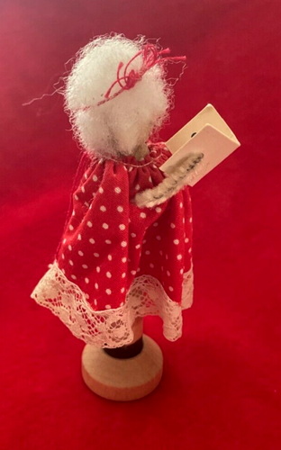 Vintage Wooden Clothes Pin Caroling Doll - Picture 2 of 10