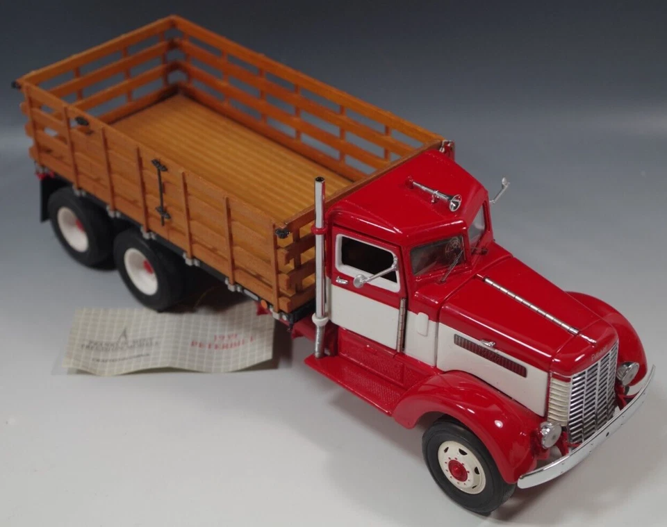 FRANKLIN MINT 1939 PETERBILT STAKE TRUCK RED AND WHITE 1:32 SCALE DIE CAST MIB - Image 2 of 4