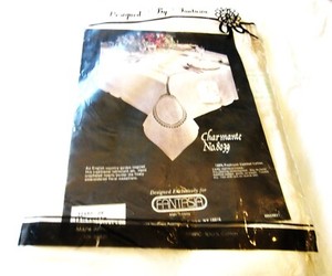 Fantasia 72" x 90" Table Cover and 8 Napkins.