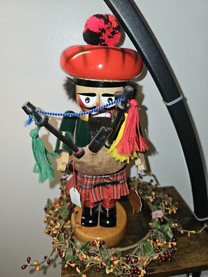 NEW-CHRISTIAN STEINBACH NUTCRACKER CHUBBY GERMAN BAG PIPE PIPER LTD. 13  S973
