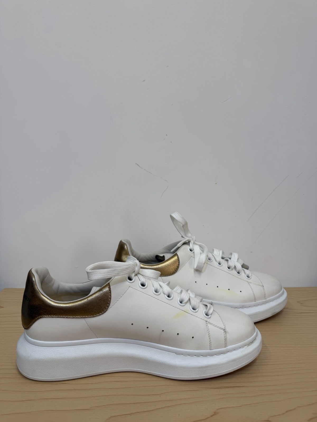 Alexander McQueen Oversized Sneakers White/Gold Leather Low Top Men’s Size EU 43