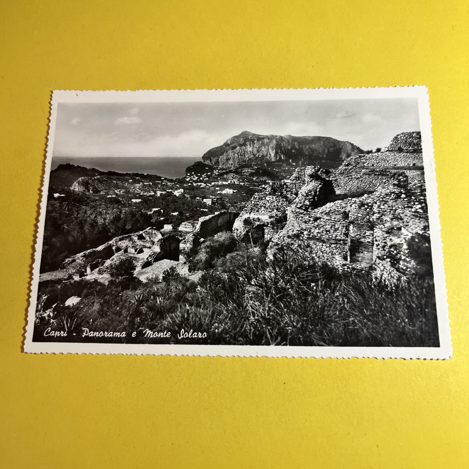CAPRI PANORAMA E MONTE SOLARO NON VIAGGIATA - CARTOLINA BIANCO E NERO
