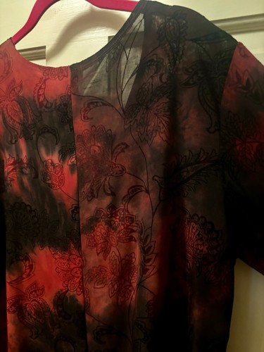 Shannon Ford New York Top/EUC/Size 1X/Long Sleeves/Black & Red Color - Picture 10 of 14