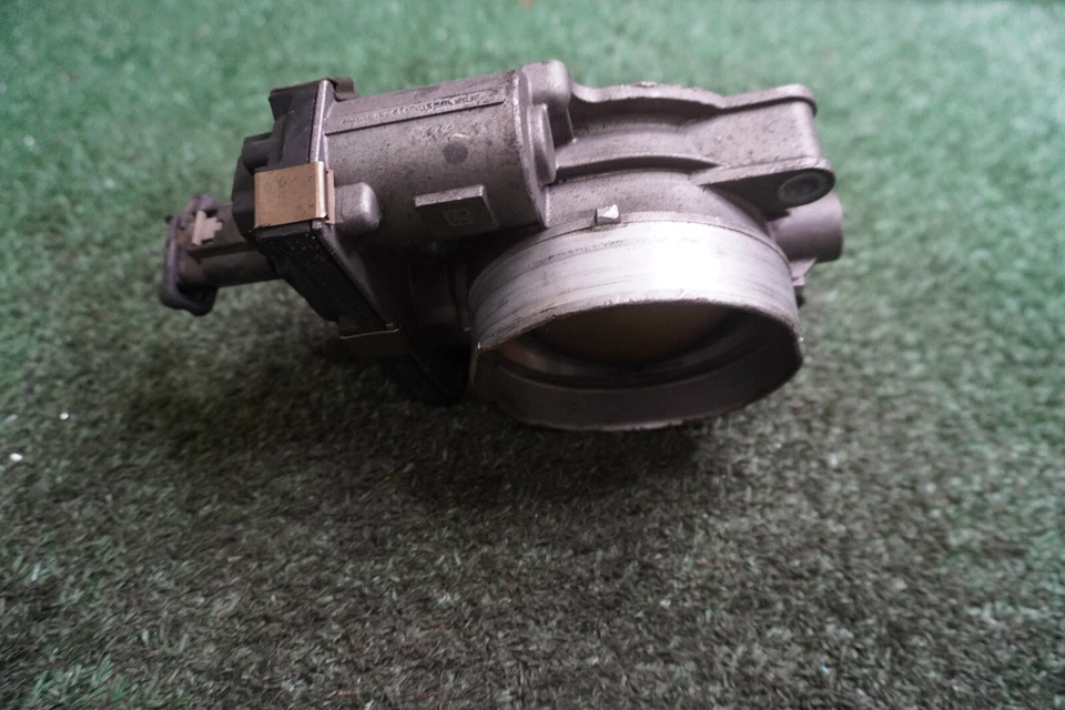 GMC Savana 2500 2018 6L carrocería del acelerador fabricante original 131 k millas WJ76B6 Foto 2 de 3