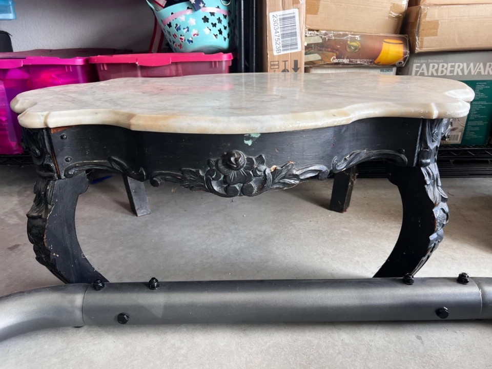 Mesa estilo tortuga vintage con tapa de mármol Foto 2 de 4