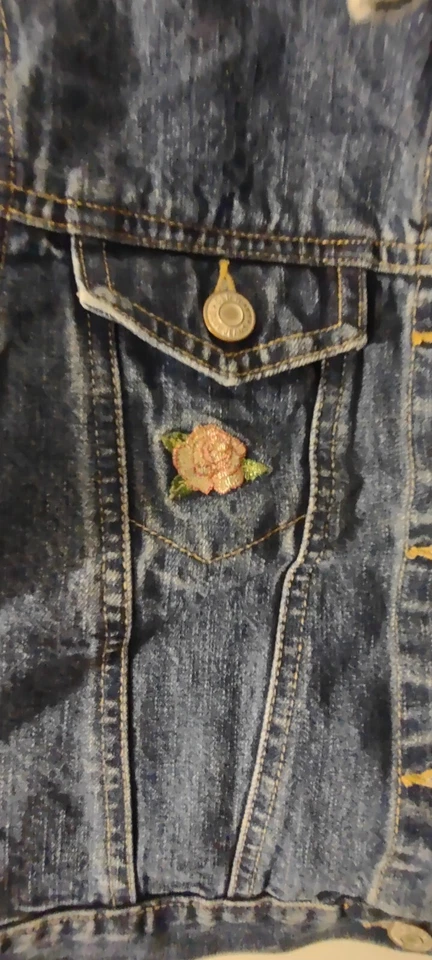 Old Navy Child's Jean Jacket Blue And Flower Embroidery Size 6 - Image 3 of 4