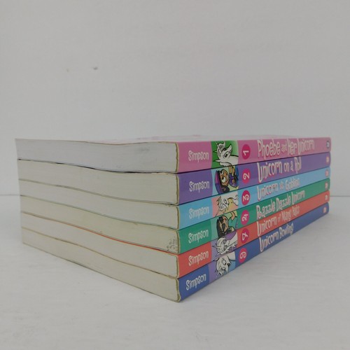 Menge 6 Phoebe und ihre Einhorn-Abenteuer Graphic Novels von Dana Simpson - Bild 7 von 19