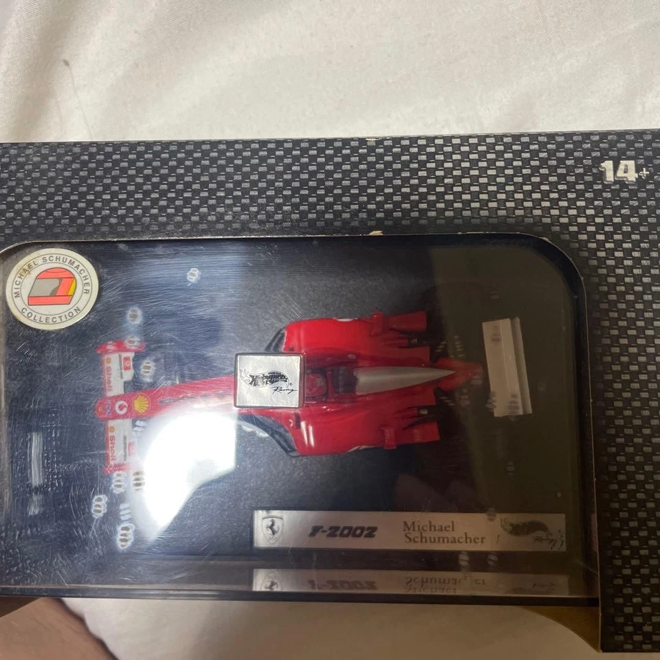 Hot Wheels 1/43 Ferrari F2002 Michael Schumacher modellino auto pressofuso - Immagine 3 di 4