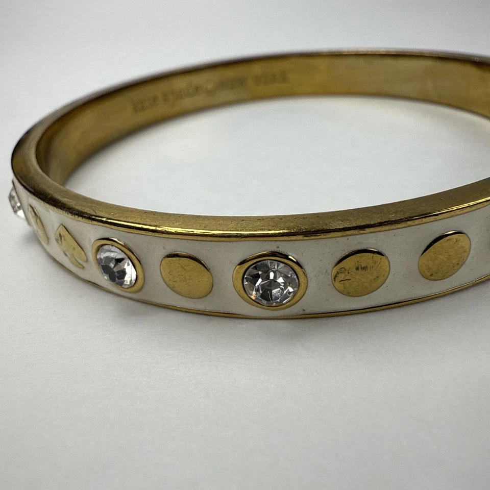Brazalete Brazalete Kate Spade NY Spot The Spade Esmalte Blanco y Dorado con Bisagras Foto 4 de 4
