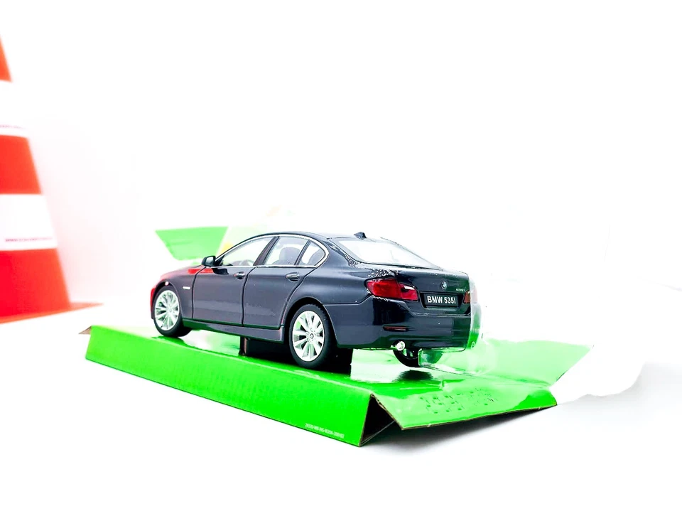BMW F10 535i Welly 1:24 | NUOVA con difetto - Immagine 3 di 4