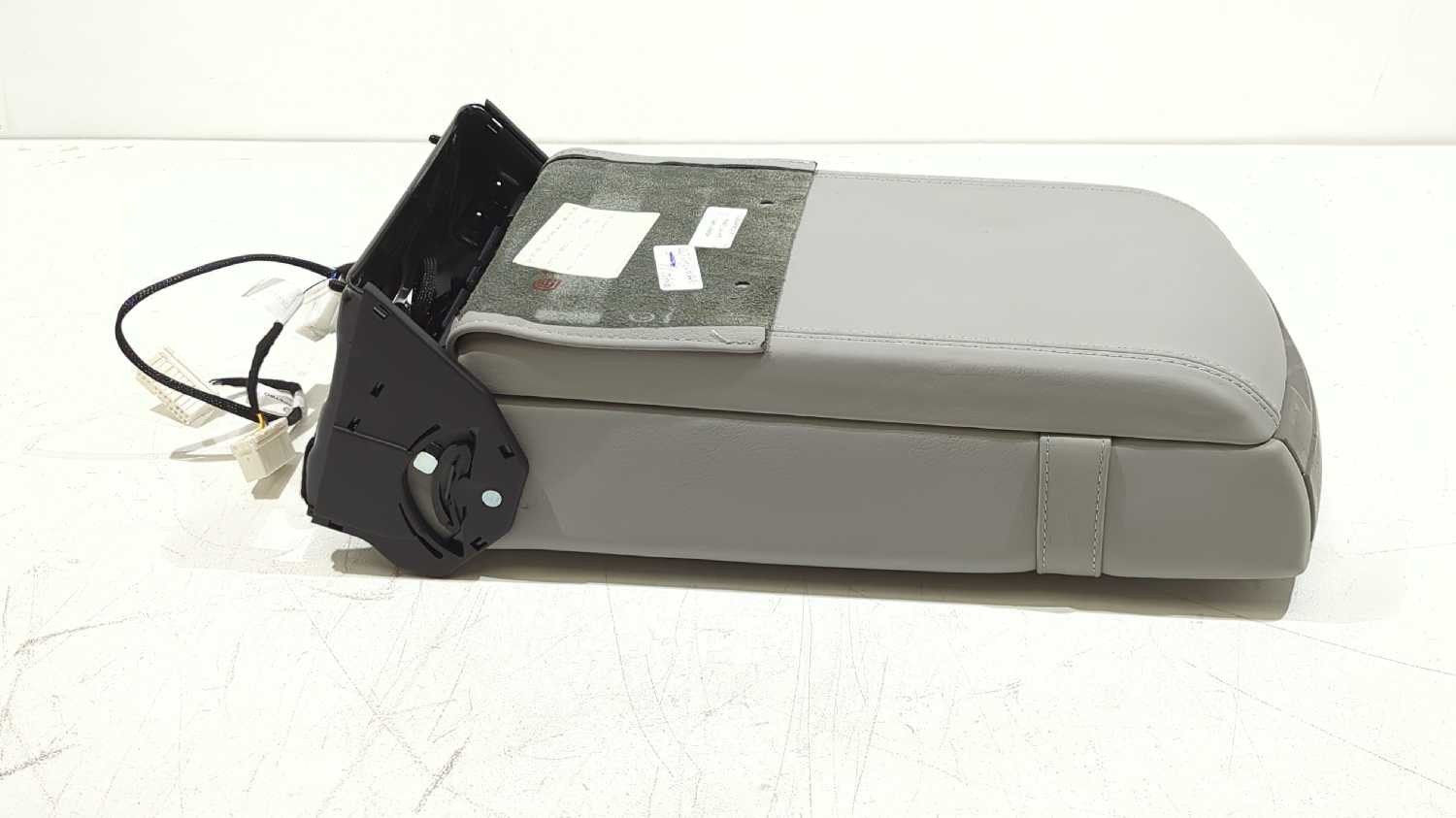 New OEM Maserati Rear Grey Leather Seat Armrest 2003-2008 Quattroporte 981317305