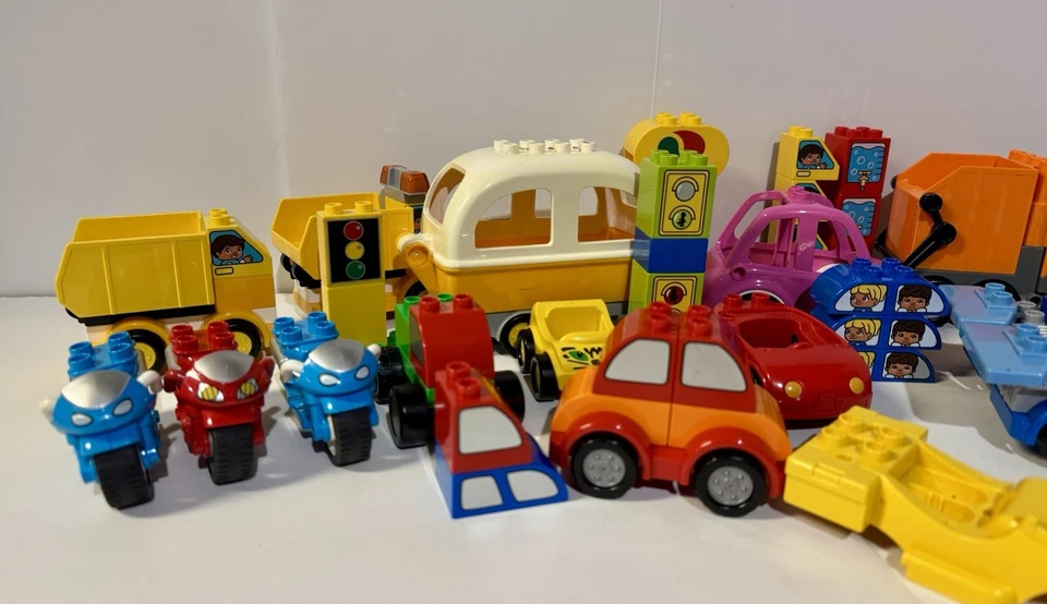 Enorme Lego Duplo Vehículos Lote Mixto Motocicletas Camiones Creativos Coches Cámper Foto 3 de 4