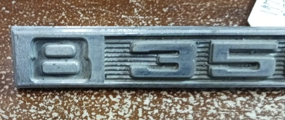 Emblema de guardabarros usado OEM 1973-1977 Chevy Monte Carlo 8 350 #3980000 (219) Foto 2 de 4