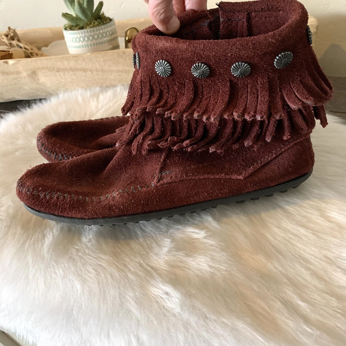 Minnetonka short fringe clearance boots