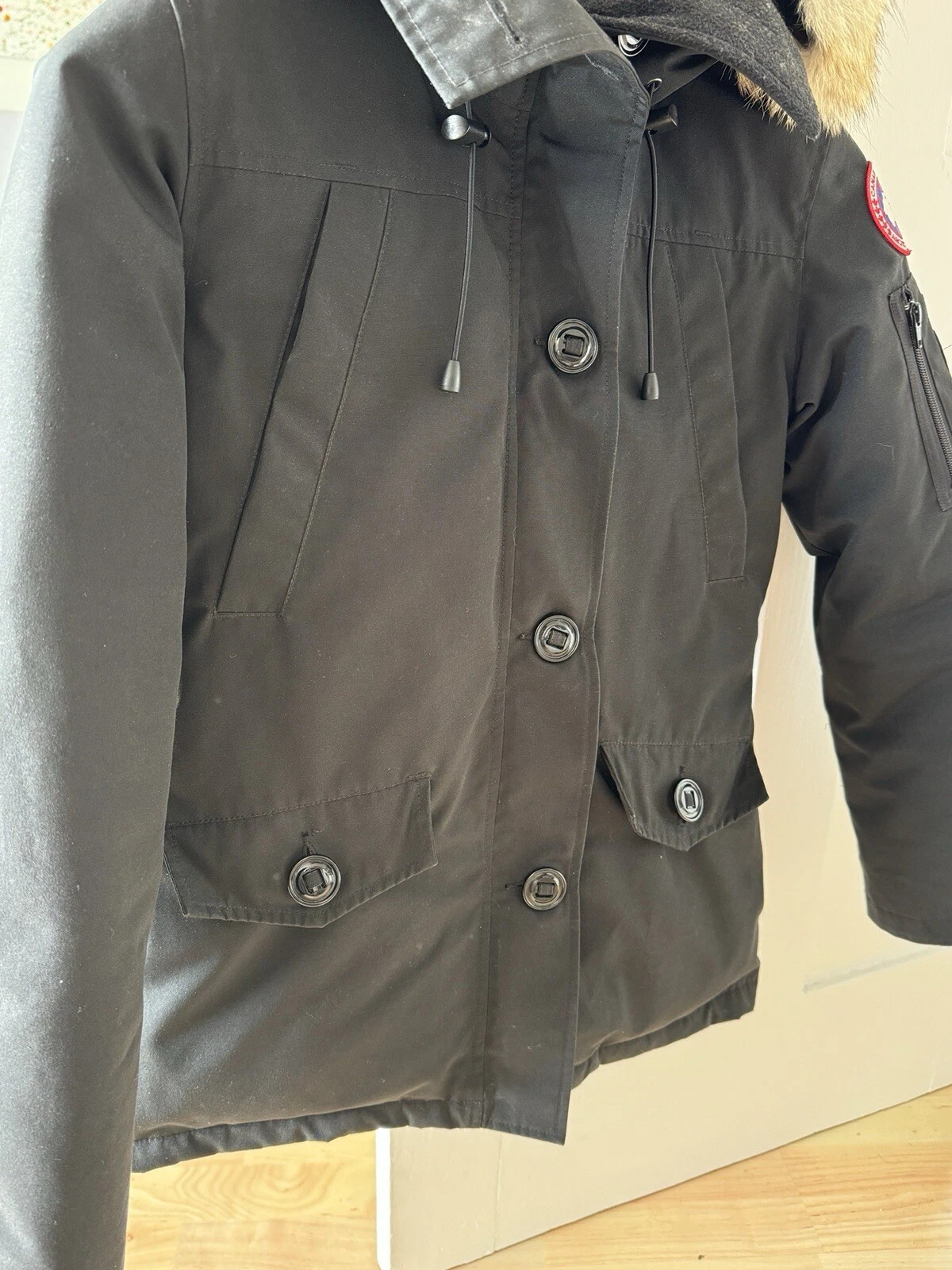 CANADA GOOSE giacca donna canada oca. Ottime condizioni con cappuccio in vera pelliccia. taglia piccola