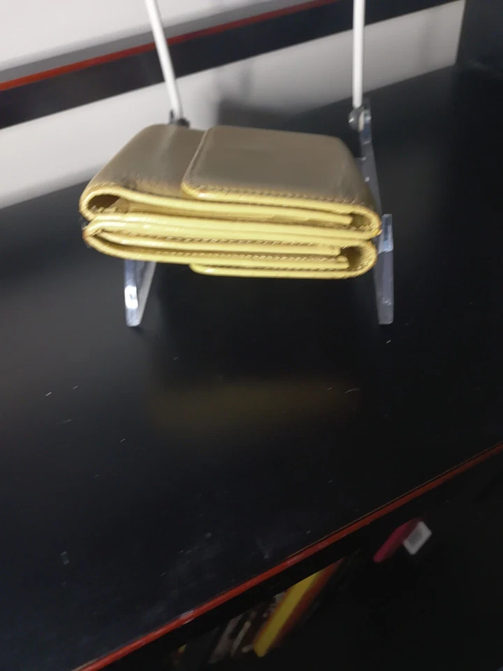 Chanel Cartera Compacta Triple Plegable Cuero Crema Usada Auténtica Foto 3 de 4